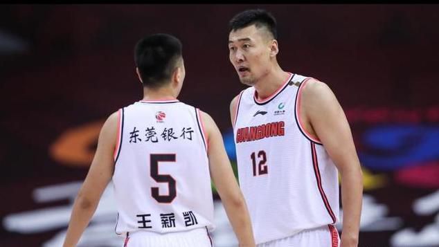 明日湖人客战森林狼：雷迪什大概率出战詹姆斯浓眉出战成疑明日NBA常规赛，湖人客场挑战森林狼。